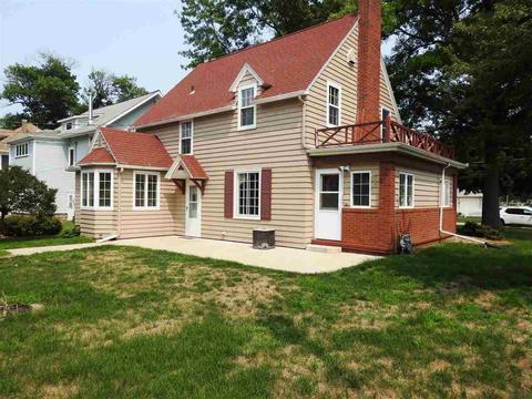 311 E 2nd St, Sumner, IA 50674 photo 2