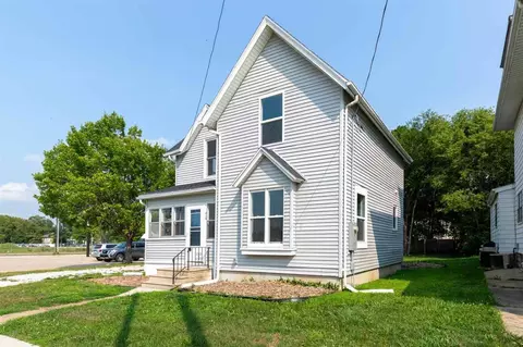 414 E 1st St, Waterloo, IA 50703 photo 2