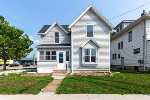 414 E 1st St, Waterloo, IA 50703 photo 1