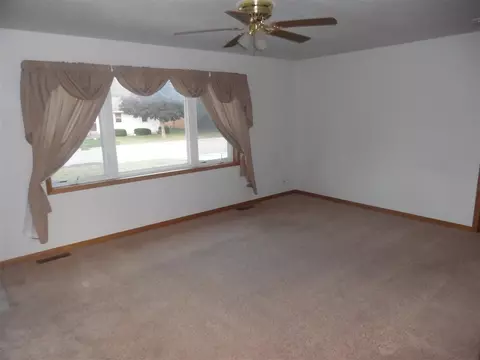 421 N Plainview St, Shell Rock, IA 50670 photo 3