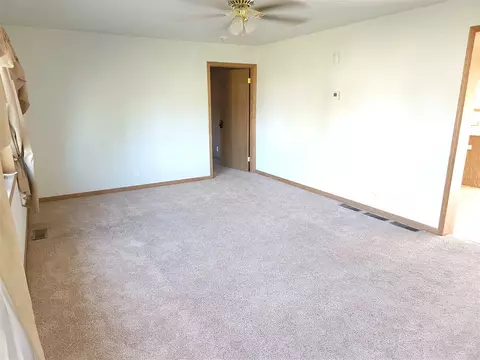 421 N Plainview St, Shell Rock, IA 50670 photo 2