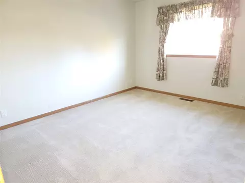421 N Plainview St, Shell Rock, IA 50670 photo 11