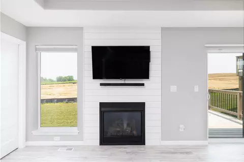 733 Grindstone Cir, Waterloo, IA 50702 photo 9