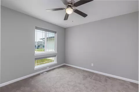 733 Grindstone Cir, Waterloo, IA 50702 photo 13