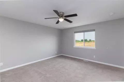 733 Grindstone Cir, Waterloo, IA 50702 photo 11