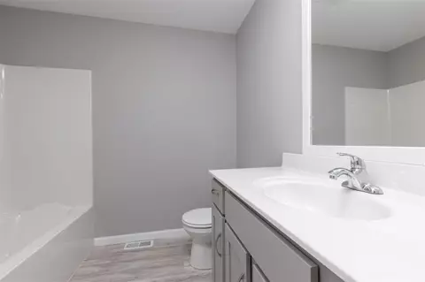 733 Grindstone Cir, Waterloo, IA 50702 photo 15