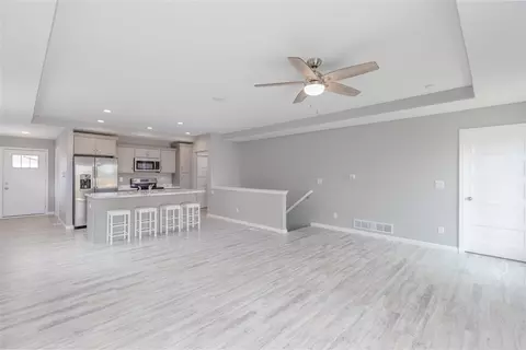 733 Grindstone Cir, Waterloo, IA 50702 photo 4