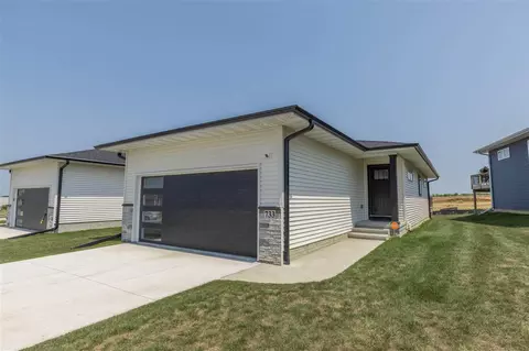 733 Grindstone Cir, Waterloo, IA 50702 photo 1