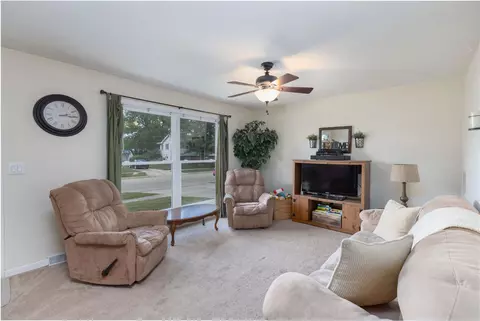 555 Devonshire Dr, Waterloo, IA 50701 photo 7