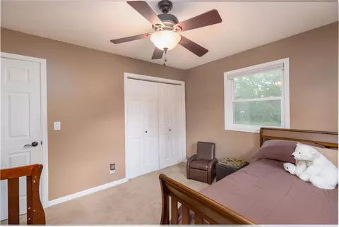 555 Devonshire Dr, Waterloo, IA 50701 photo 14
