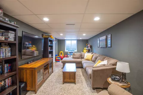 555 Devonshire Dr, Waterloo, IA 50701 photo 18