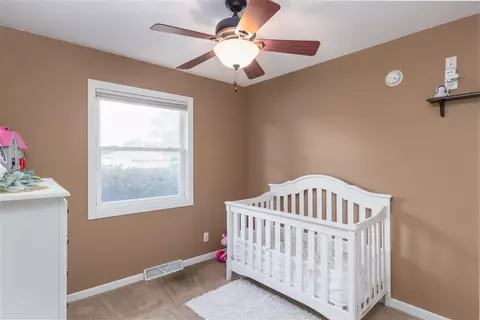 555 Devonshire Dr, Waterloo, IA 50701 photo 16