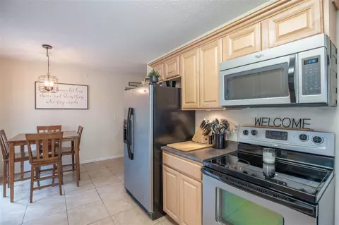 555 Devonshire Dr, Waterloo, IA 50701 photo 5
