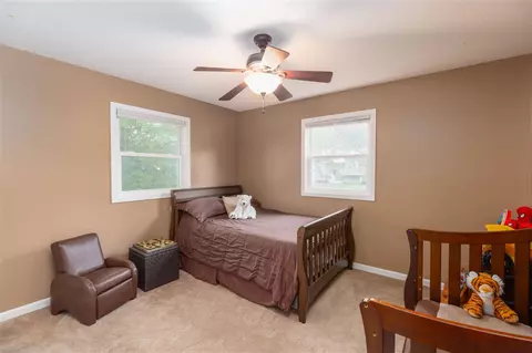 555 Devonshire Dr, Waterloo, IA 50701 photo 13