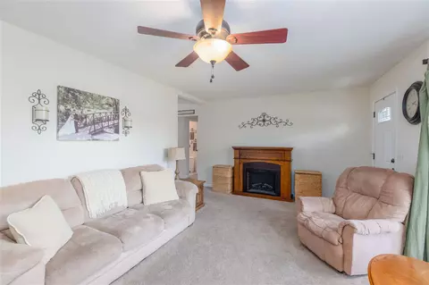 555 Devonshire Dr, Waterloo, IA 50701 photo 9