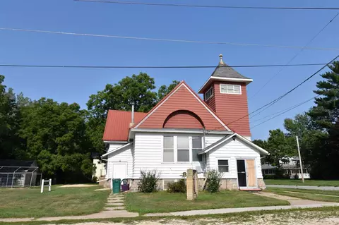 100 3rd St S, Hazleton, IA 50641 photo 2