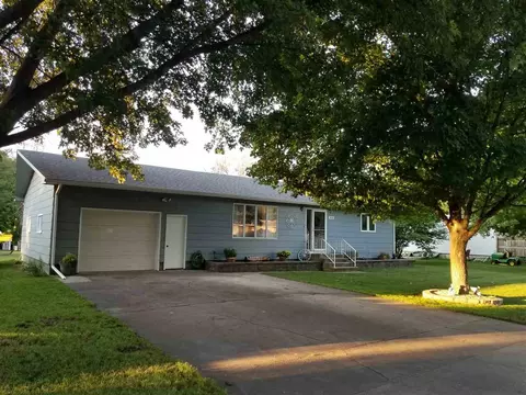 306 5th St, Readlyn, IA 50668 photo 2