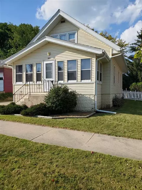 212 3rd Ave E, Cresco, IA 52136 photo 1