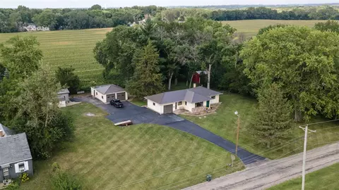 4105 Mc Kellar Rd, Waterloo, IA 50702 photo 2
