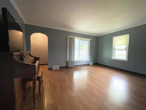 1171 E Mitchell Ave, Waterloo, IA 50702 photo 3
