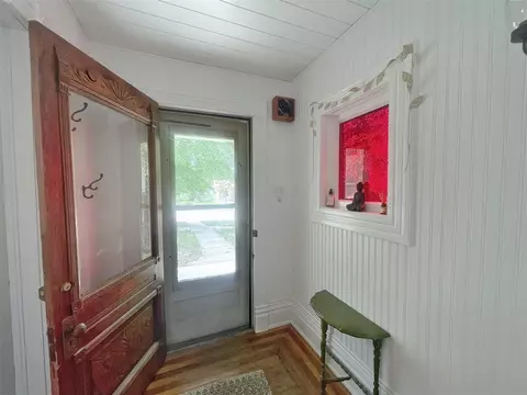 808 Maple Ave, Decorah, IA 52101 photo 3