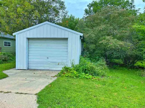 808 Maple Ave, Decorah, IA 52101 photo 25