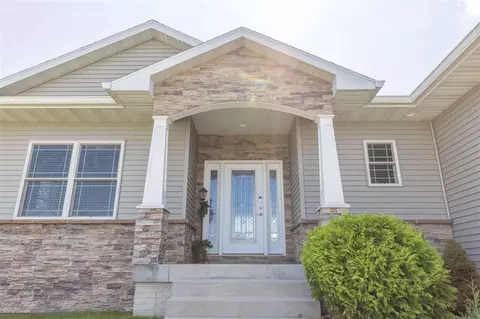 1935 Red Tail Dr, Waterloo, IA 50701 photo 2