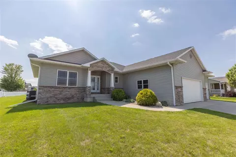 1935 Red Tail Dr, Waterloo, IA 50701 photo 1