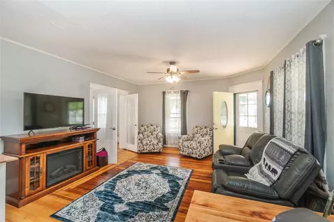 344 E 3rd St, Readlyn, IA 50668 photo 3