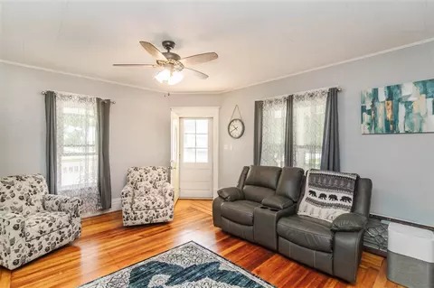 344 E 3rd St, Readlyn, IA 50668 photo 5