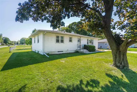 138 Ruby Dr, Waterloo, IA 50702 photo 1