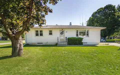 138 Ruby Dr, Waterloo, IA 50702 photo 2