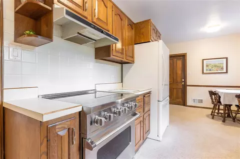 156 Pershing Rd, Waterloo, IA 50701 photo 8