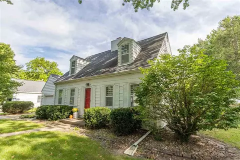 156 Pershing Rd, Waterloo, IA 50701 photo 2