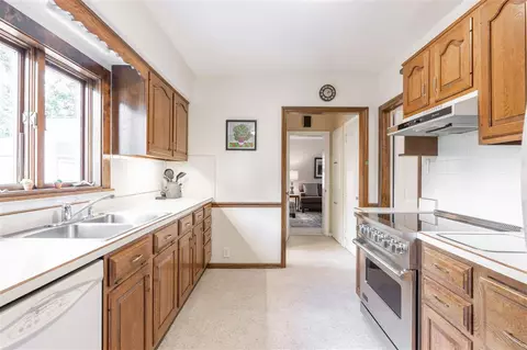 156 Pershing Rd, Waterloo, IA 50701 photo 10