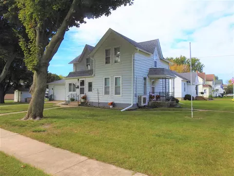 533 E 2nd St, Sumner, IA 50674 photo 2