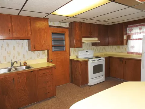 533 E 2nd St, Sumner, IA 50674 photo 3