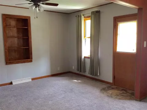 901 River St, Decorah, IA 52101 photo 3