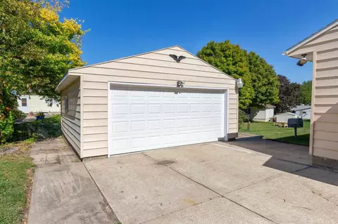 1200 Maynard Ave, Waterloo, IA 50701 photo 2