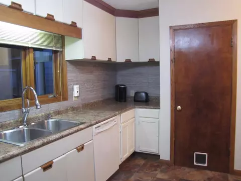 404 Ivanhoe Rd, Waterloo, IA 50701 photo 6