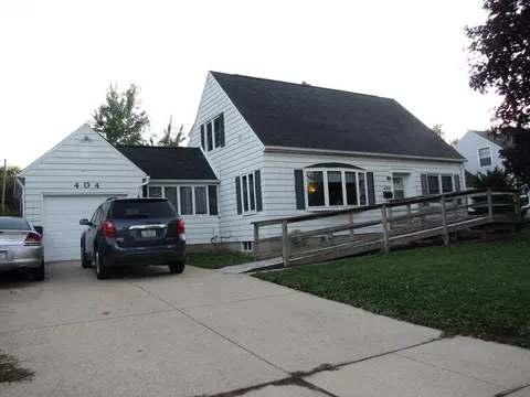 404 Ivanhoe Rd, Waterloo, IA 50701 photo 1