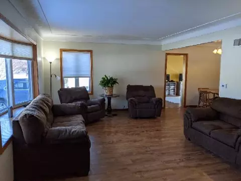 404 Ivanhoe Rd, Waterloo, IA 50701 photo 2