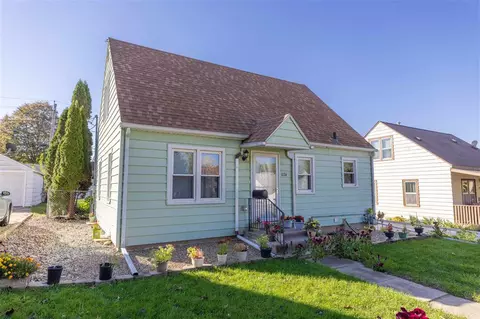 1176 E Mitchell Ave, Waterloo, IA 50702 photo 1