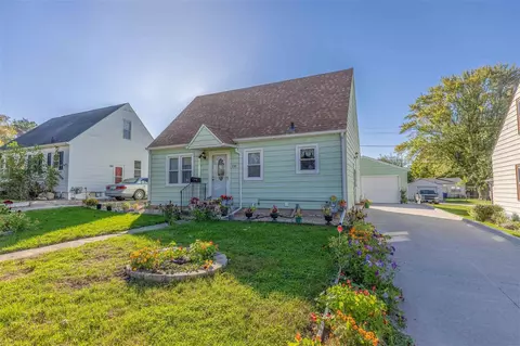 1176 E Mitchell Ave, Waterloo, IA 50702 photo 2