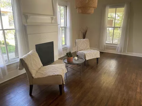 124 E 9th St, Cedar Falls, IA 50613 photo 5