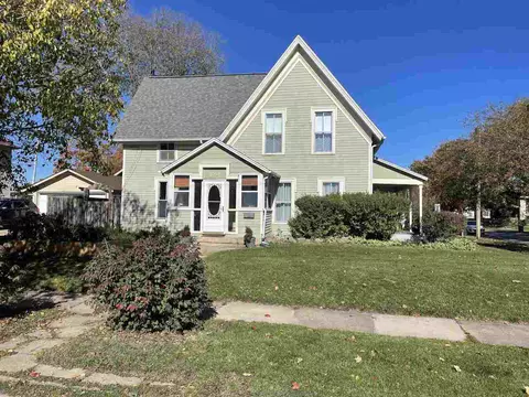 124 E 9th St, Cedar Falls, IA 50613 photo 1
