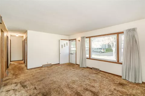 241 Zelmar Dr, Waterloo, IA 50701 photo 5