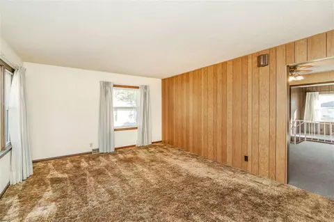 241 Zelmar Dr, Waterloo, IA 50701 photo 8