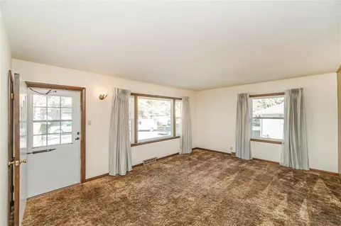 241 Zelmar Dr, Waterloo, IA 50701 photo 6
