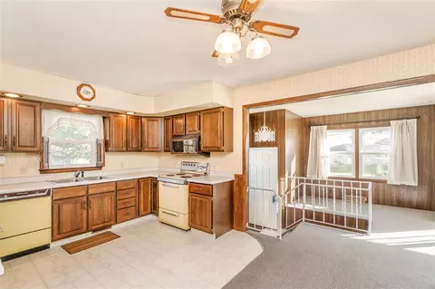 241 Zelmar Dr, Waterloo, IA 50701 photo 9